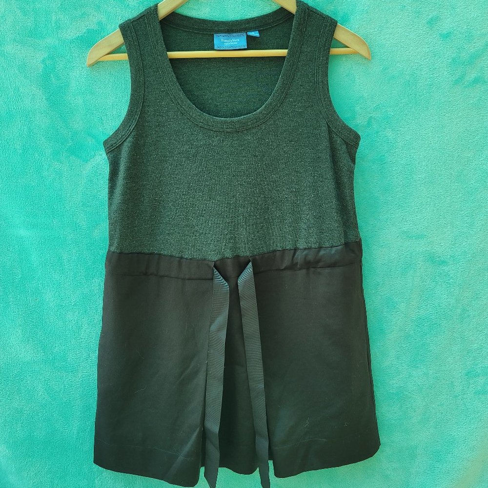 Gorgeous "Simply Vera" vera wang tank top with pockets size small